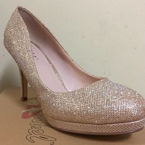 BRAND NEW WITH BOX Bonnibel gold closed toe pumps